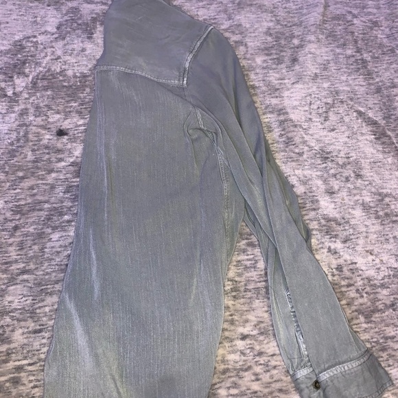 American eagle army green button down - Picture 2 of 3